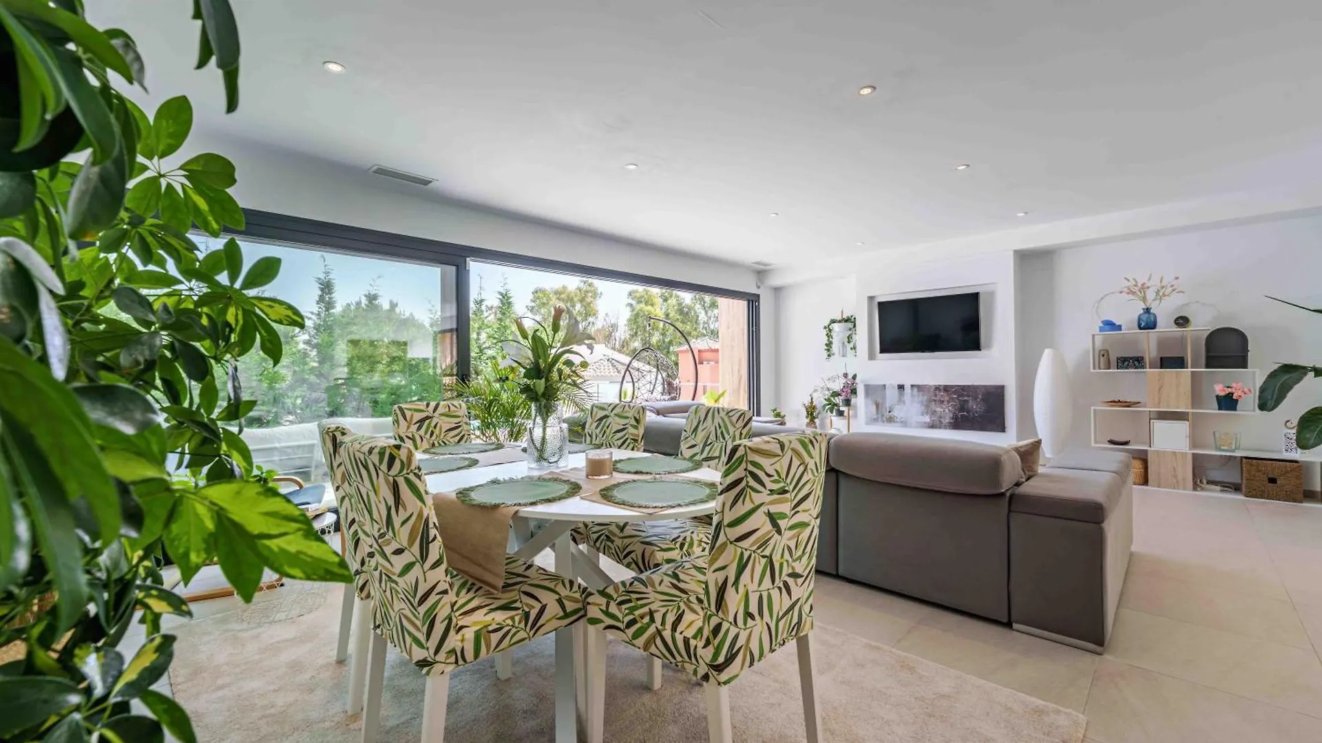 Fabulosa Villa Foresta En Torremolinos Para Familias Con Piscina Privada